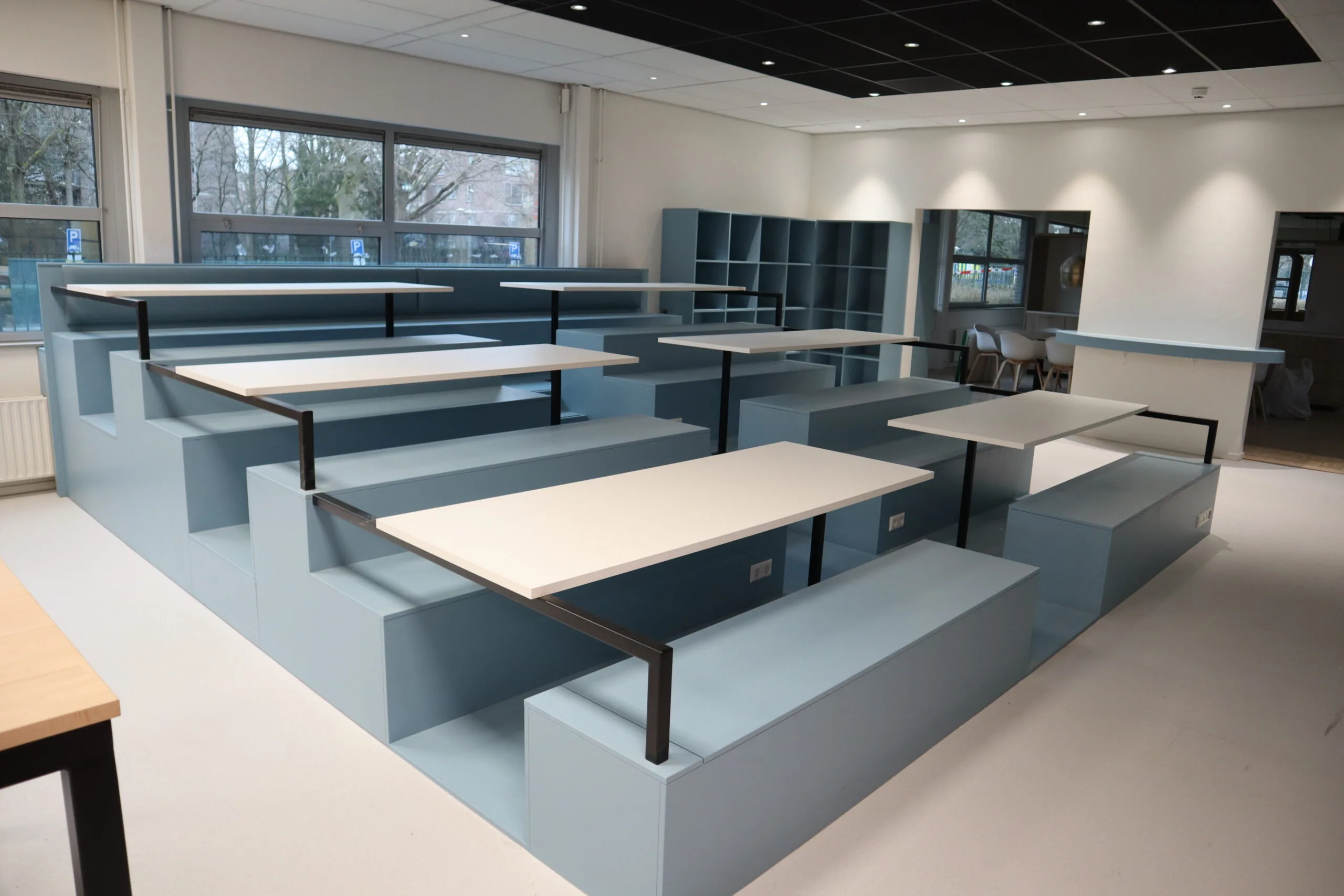 Lely-Lyceum-werkbanken-scaled-1